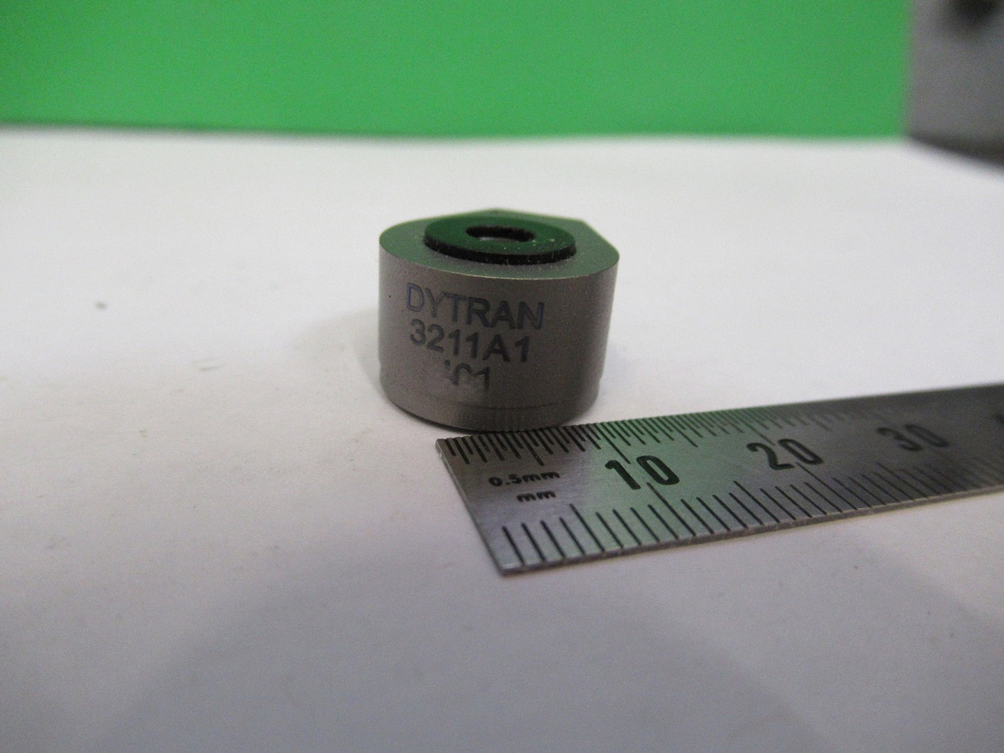ACCELEROMETER DYTRAN 3211A1 VIBRATION SENSOR 10 mV/g as pictured  V3-A-77