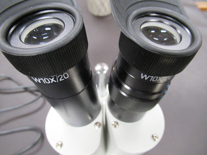 NATIONAL STEREO MICROSCOPE GOOD CONDITION  BOTH LAMPS WORK AS PICTURED TC-3