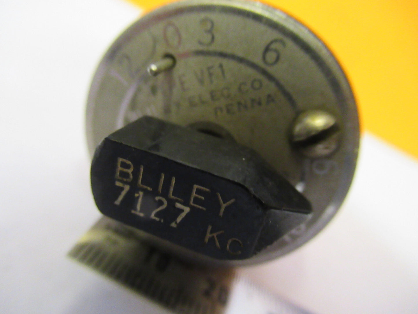 BLILEY RESONATOR QUARTZ CRYSTAL VF1 VARIABLE FREQUENCY AS PICTURED Y1-A-35