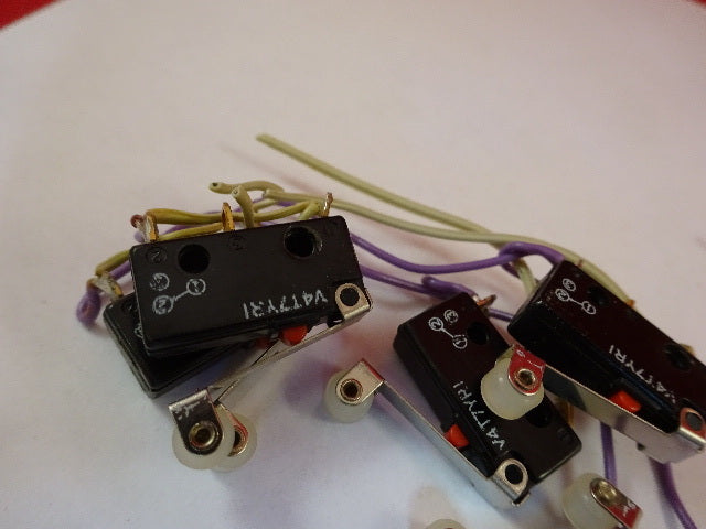 LOT 6 EA MICRO POSITION SWITCH V4T74RI CONTROL AS IS &H1-C-25