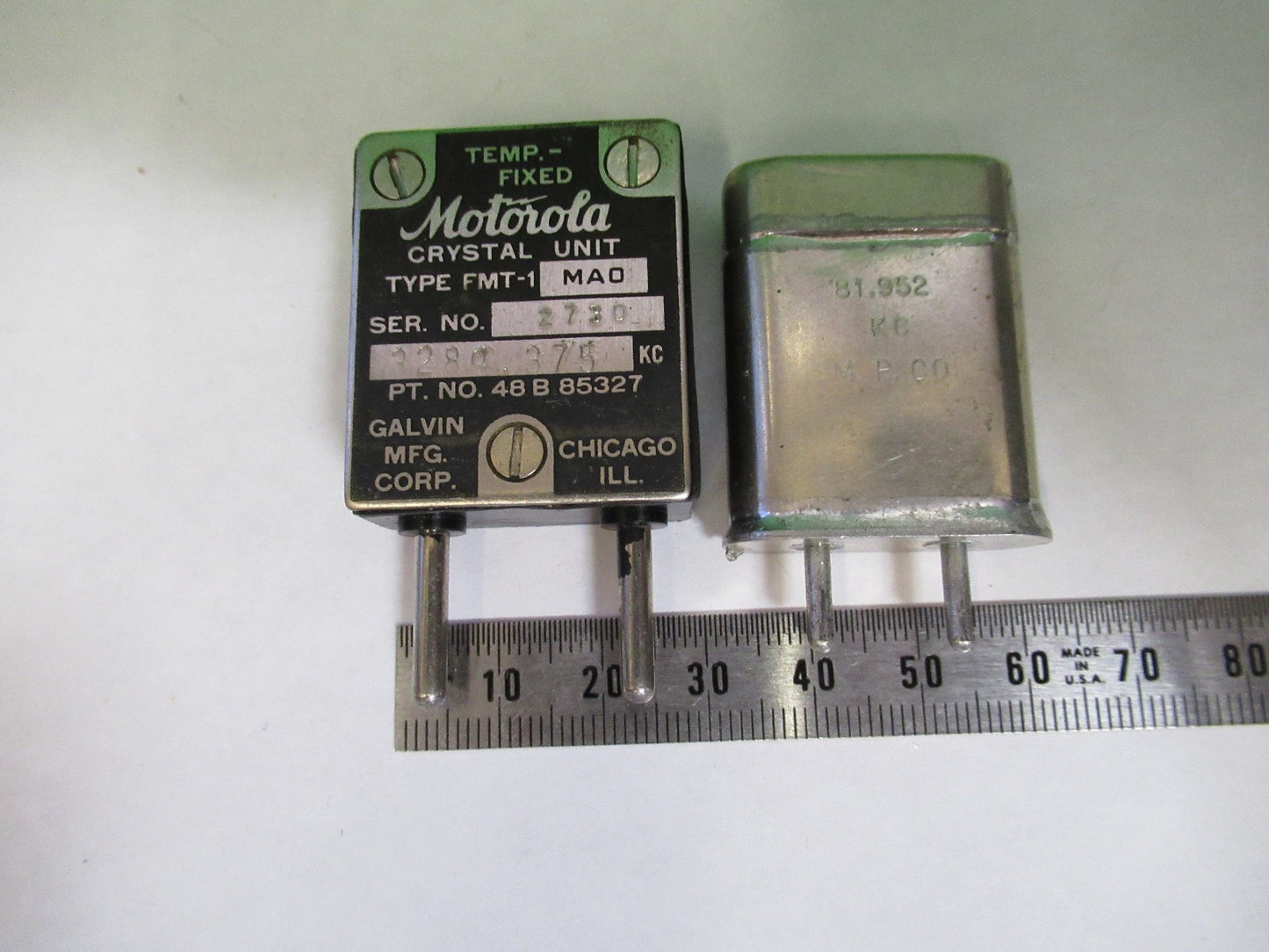 ANTIQUE MOTOROLA QUARTZ CRYSTAL FREQUENCY CONTROL RADIO AS PICTURED T6-B-41