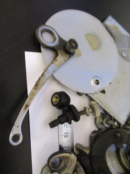 FOR PARTS OLD SINGER SEWING MACHINE ASSORTED INTERNAL PARTS as pictured X5-A-77