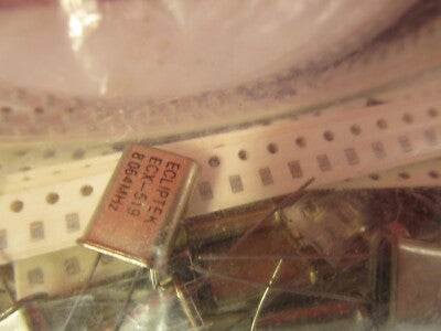 LOT QUARTZ CRYSTALS + COMPONENTS TO MAKE OSCILLATORS AS PICTURED &10-A-77