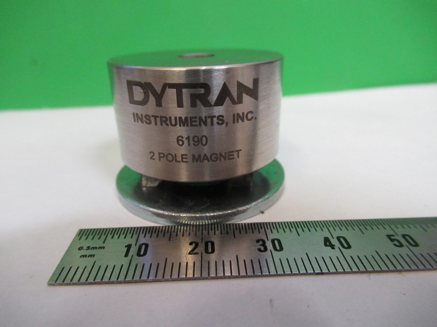 MOUNTING MAGNET 1/4-28 thread for ACCELEROMETER SENSOR AS PICTURED V3-A-92
