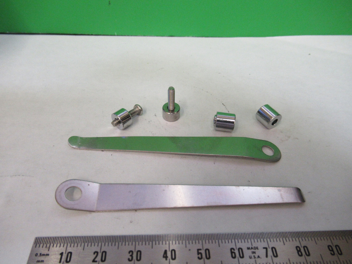 AMSCOPE PAIR CLIPS STAGE ASSEMBLIES STEREO MICROSCOPE PART AS PICTURED 82-A-82