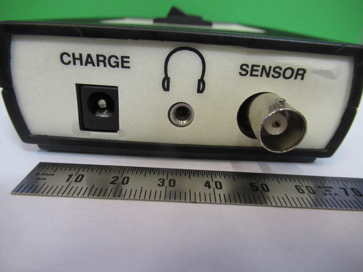 PCB PIEZOTRONICS IMI  687A02 VIBRATION METER for ACCELEROMETER Z7-A-17