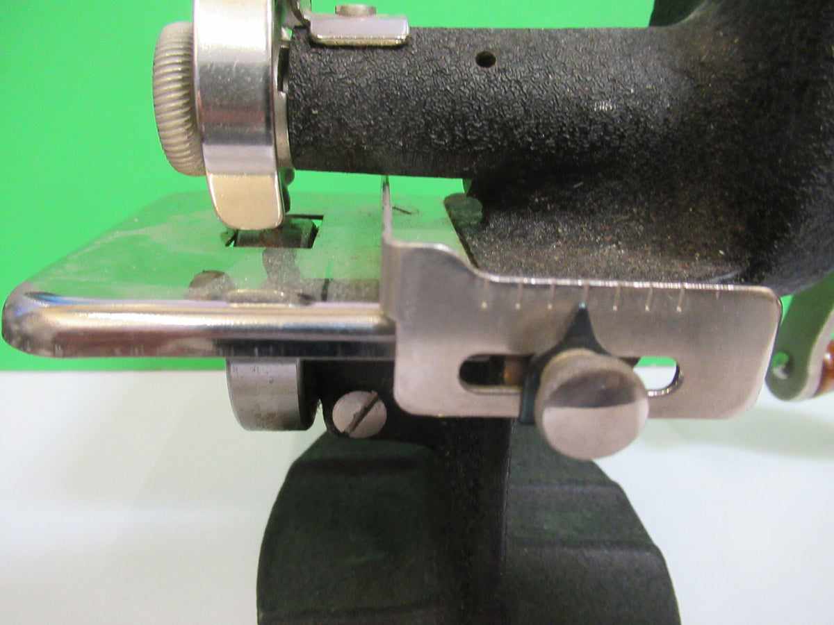 OLD SINGER SEWING ACCESSORY MACHINE GEAR DRIVE ASSEMBLY &H2-A-11