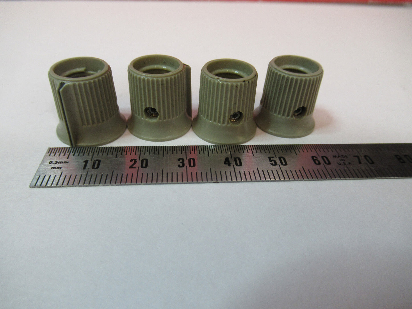 HP HEWLETT PACKARD SET OF PLASTIC KNOBS INSTRUMENT AS PICTURED Y6-B-18