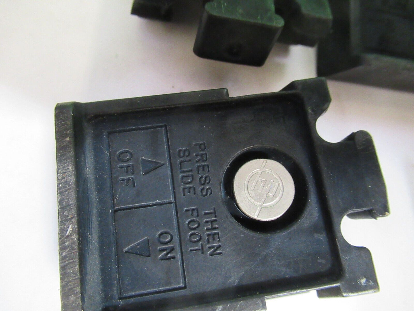 OLD HP HEWLETT PACKARD FEET LOT SPECTRUM ANALYZER PARTS AS PICTURED #W6-A-76