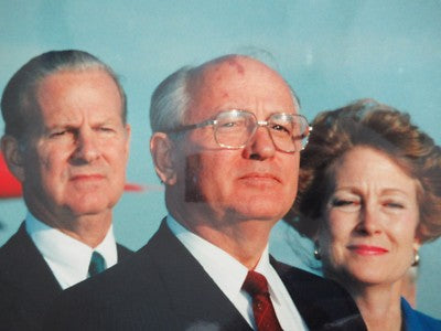LARGE COLLECTABLE RUSSIA GORBACHEV USA BAKER WH MEETING VINTAGE PHOTOGRAPH &BLI