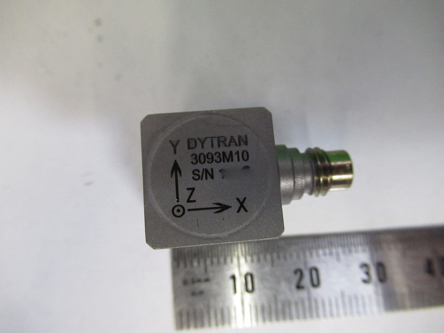 ACCELEROMETER DYTRAN 3093M10 VIBRATION SENSOR 50 mV/g TRIAX as pictured  V3-A-80