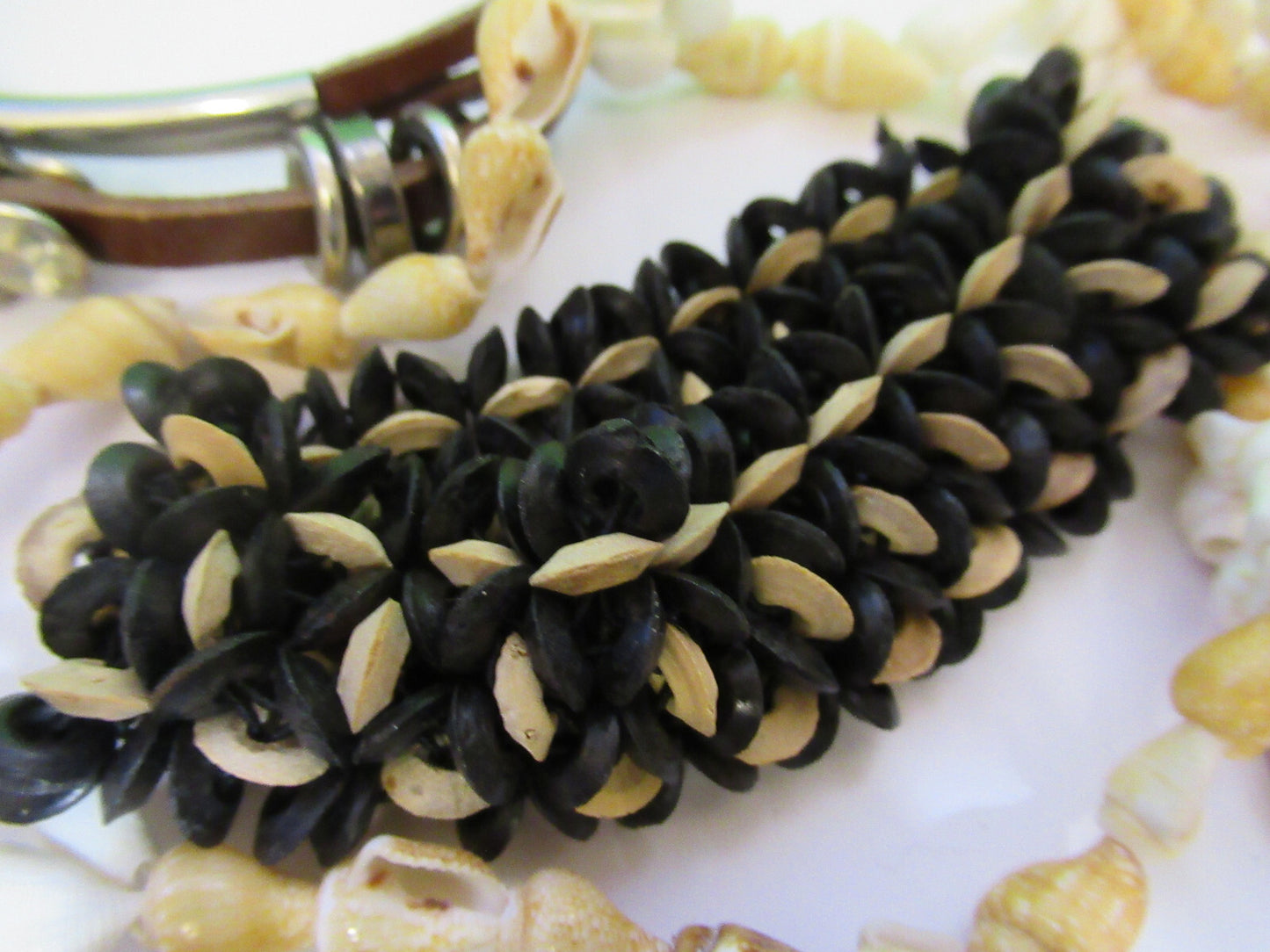 LOT JEWELRY FANTASY HANDMADE WRISTBAND NECKLACE ETC AS PICTURED X4-A-65
