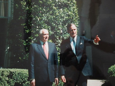 LARGE COLLECTABLE RUSSIA GORBACHEV USA BUSH b WH MEETING VINTAGE PHOTOGRAPH &BLI