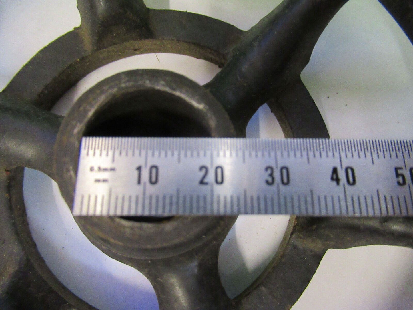 OLD SINGER SEWING ACCESSORY MACHINE  FLYWHEEL ASSEMBLY &P8-B-34