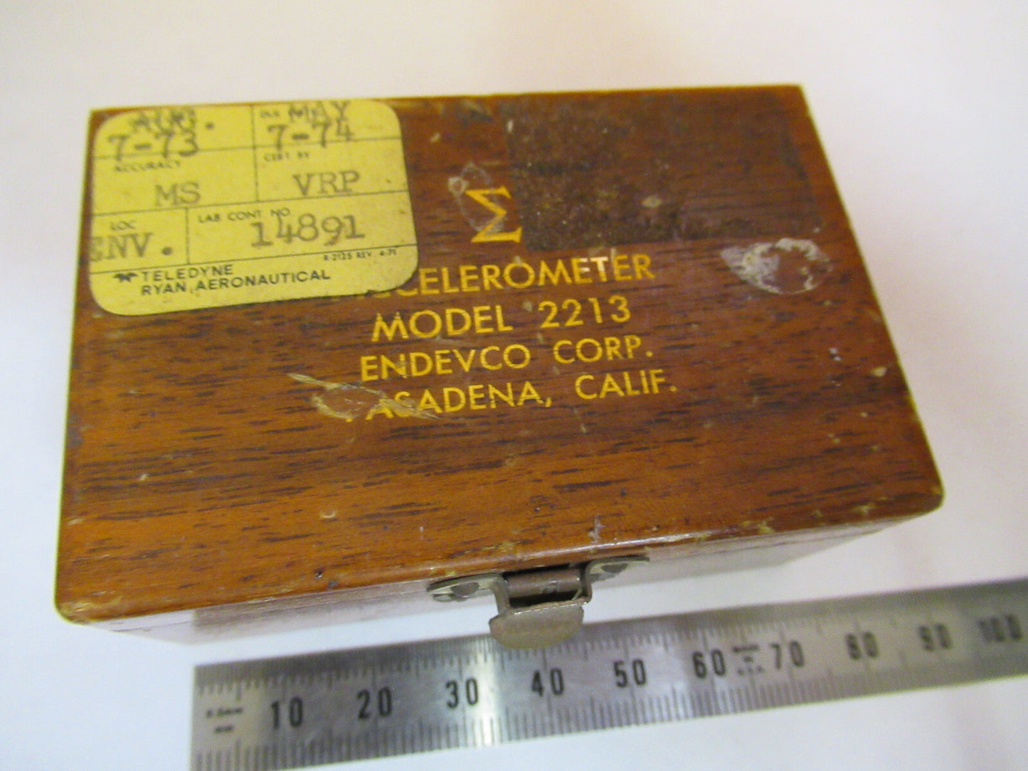 ENDEVCO 2213 UNIAXIAL ACCELEROMETER VIBRATION SENSOR AS PICTURED X6-A-33