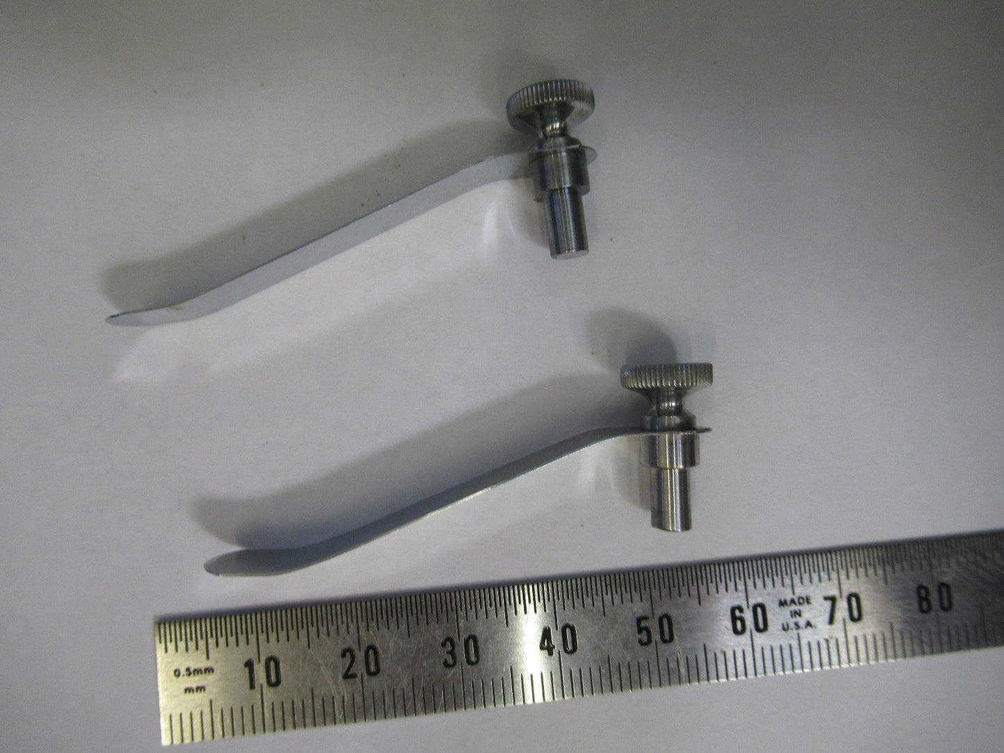 ANTIQUE SEIBERT WETZLAR GERMANY PAIR CLIPS MICROSCOPE PART AS PICTURED U9-A-06