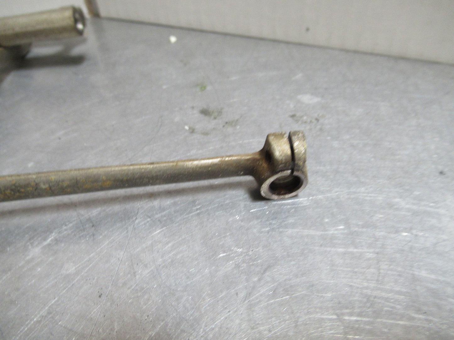 SINGER SEWING MACHINE PARTS FIXTURES PLATES ASSEMBLY AS IS AS PICTURED T8-B-49