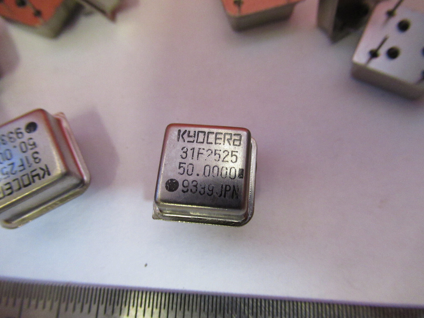 LOT 15 ea  KYOCERA QUARTZ CRYSTAL 50 MHz  FREQUENCY AS PICTURED X3-B-07