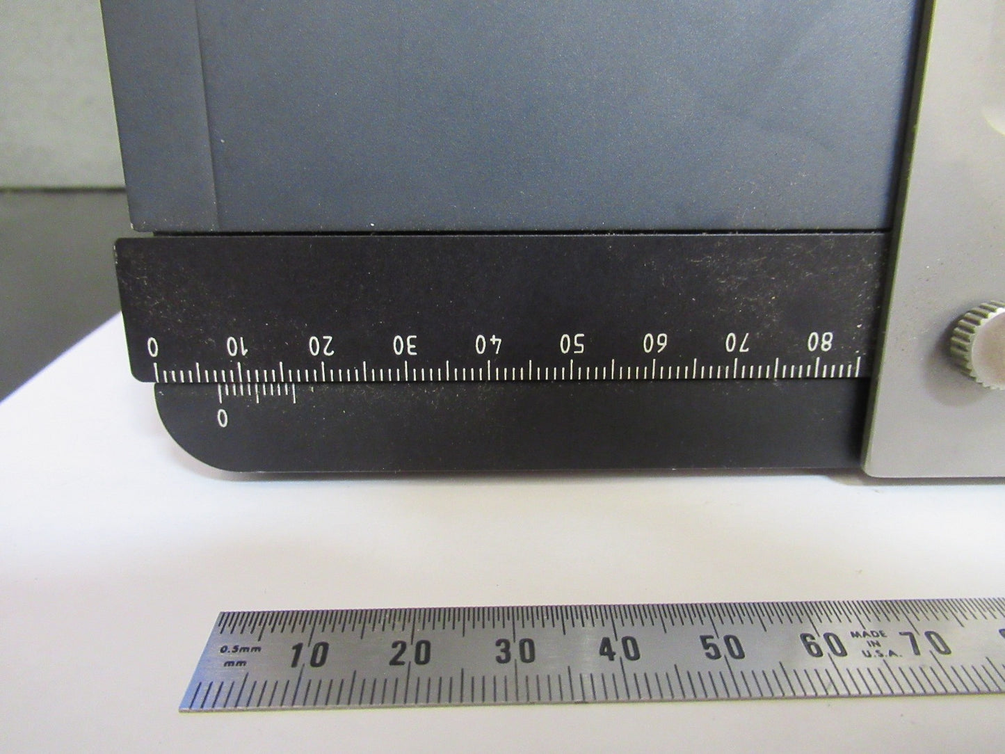 LEICA LEITZ GERMANY DMRB XY STAGE TABLE MICROSCOPE PART AS PICTURED T5-A-04