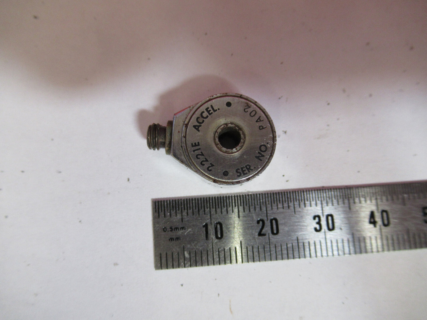 ENDEVCO 2221E CHARGE MODE ACCELEROMETER VIBRATION SENSOR PICTURED X8-B-23