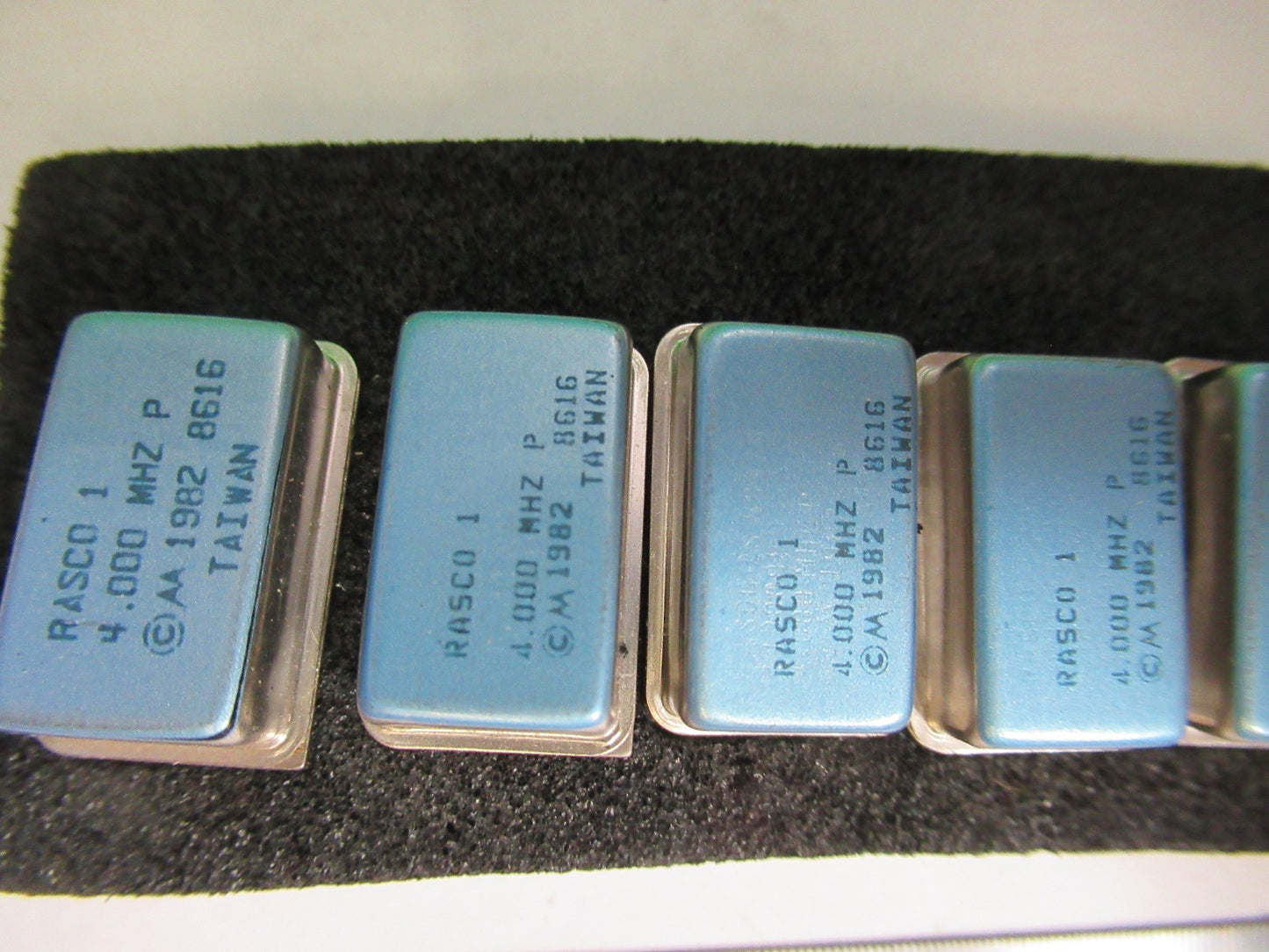 LOT Rasco 4 MHz TAIWAN  OSCILLATOR QUARTZ FREQUENCY CONTROL AS PICTURED T5-A-112