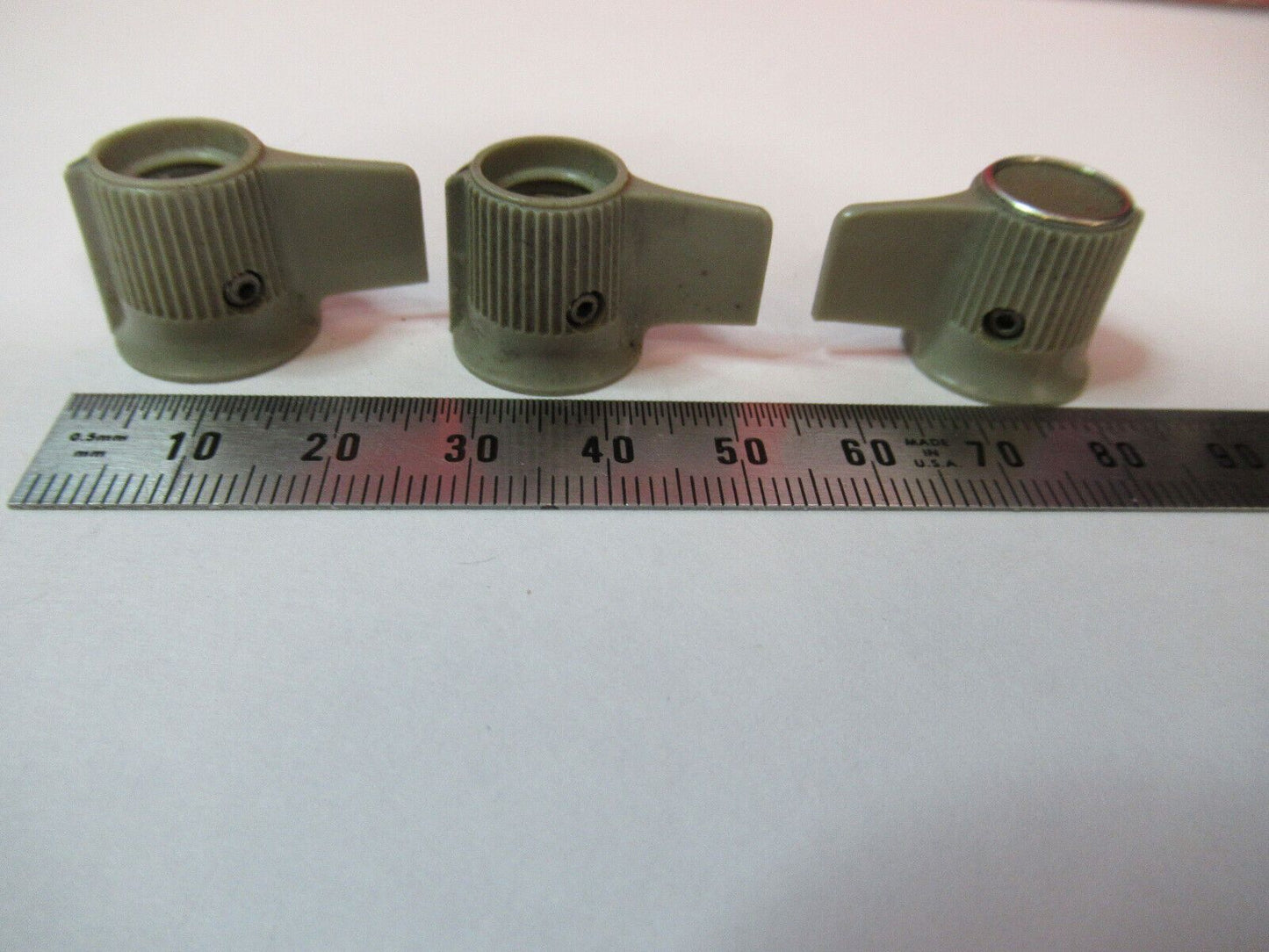 HP HEWLETT PACKARD SET OF PLASTIC KNOBS INSTRUMENT AS PICTURED Y6-B-16