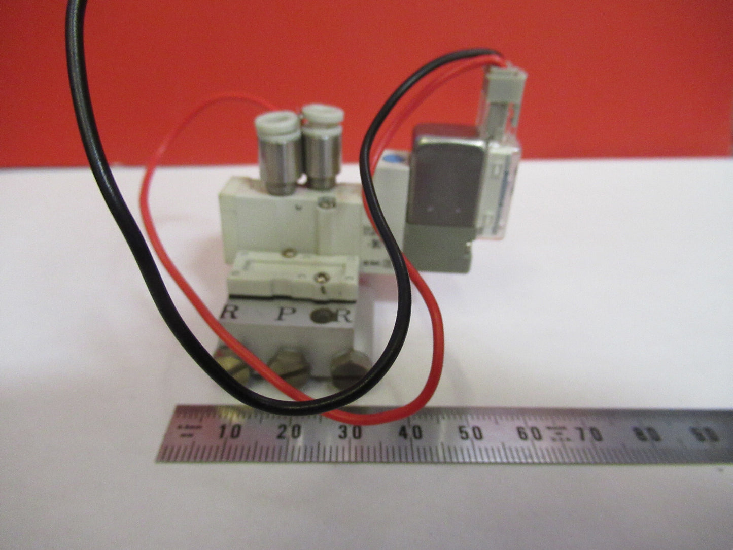 SMC JAPAN PNEUMATICS CONTROL AS REMOVED  AS PICTURED  T7-A-28