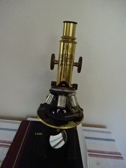 MICROSCOPE CARL ZEISS GERMANY ANTIQUE BRASS WITH 4 OBJECTIVES OPTICS AS IS #LOB