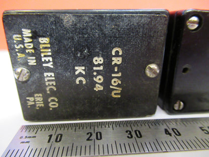 ANTIQUE QUARTZ CRYSTAL 81.94 PAIR FREQUENCY CONTROL RADIO AS PICTURED Q2-111