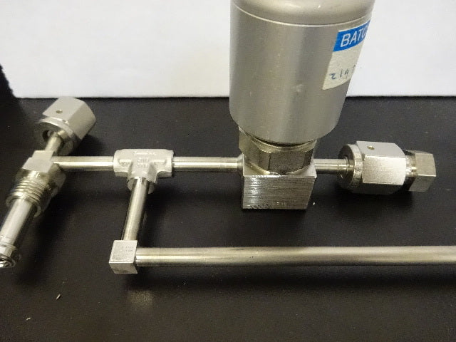 FOR PARTS SWAGELOK ASSEMBLY VALVE marked bad FITTINGS OK SOLD AS IS #TB-3