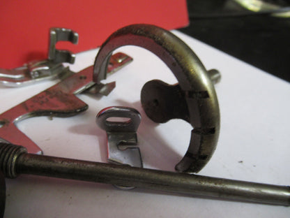 FOR PARTS OLD SINGER SEWING MACHINE ASSORTED INTERNAL PARTS as pictured &H9-B-64