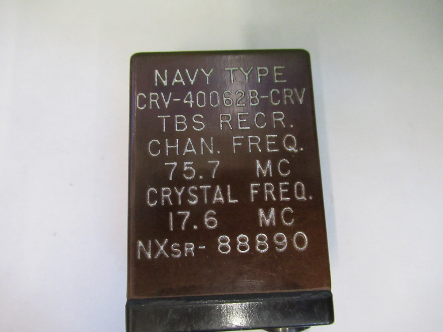 NAVY TYPE ANTIQUE QUARTZ CRYSTAL FREQUENCY CONTROL AS PICTURED Z6-A-78