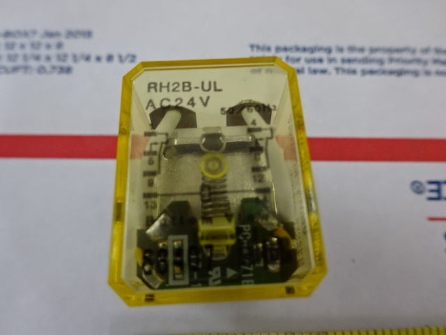 IDEC RELAY RH2B-UL ELECTRONIC CONTROL AS IS &X8-FW-04