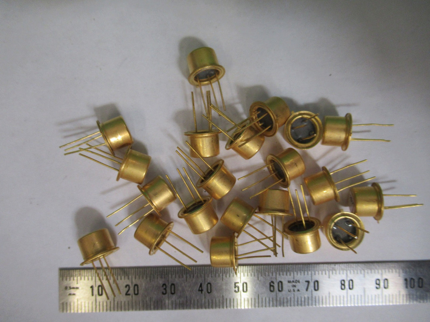 KVG SPACE SWEPT MHz RESONATOR QUARTZ FREQUENCY CONTROL AS PICTURED T5-A-104