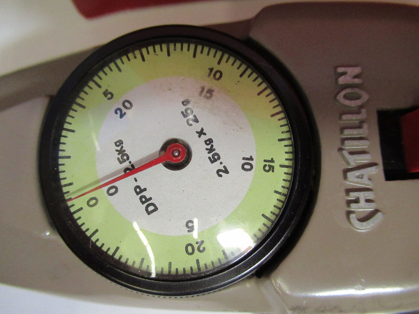 DYNAMOMETER FORCE SENSOR TENSION OR COMPRESSION CHATILLON 2.5 Kgs AS PIC V7-A-13