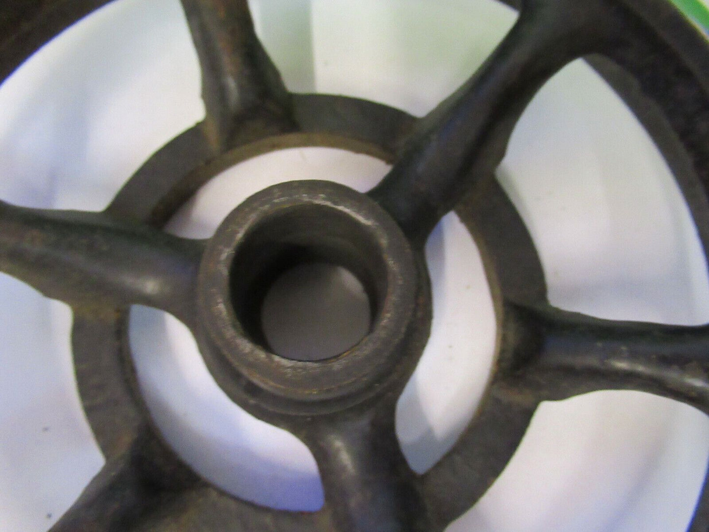 OLD SINGER SEWING ACCESSORY MACHINE  FLYWHEEL ASSEMBLY &P8-B-34
