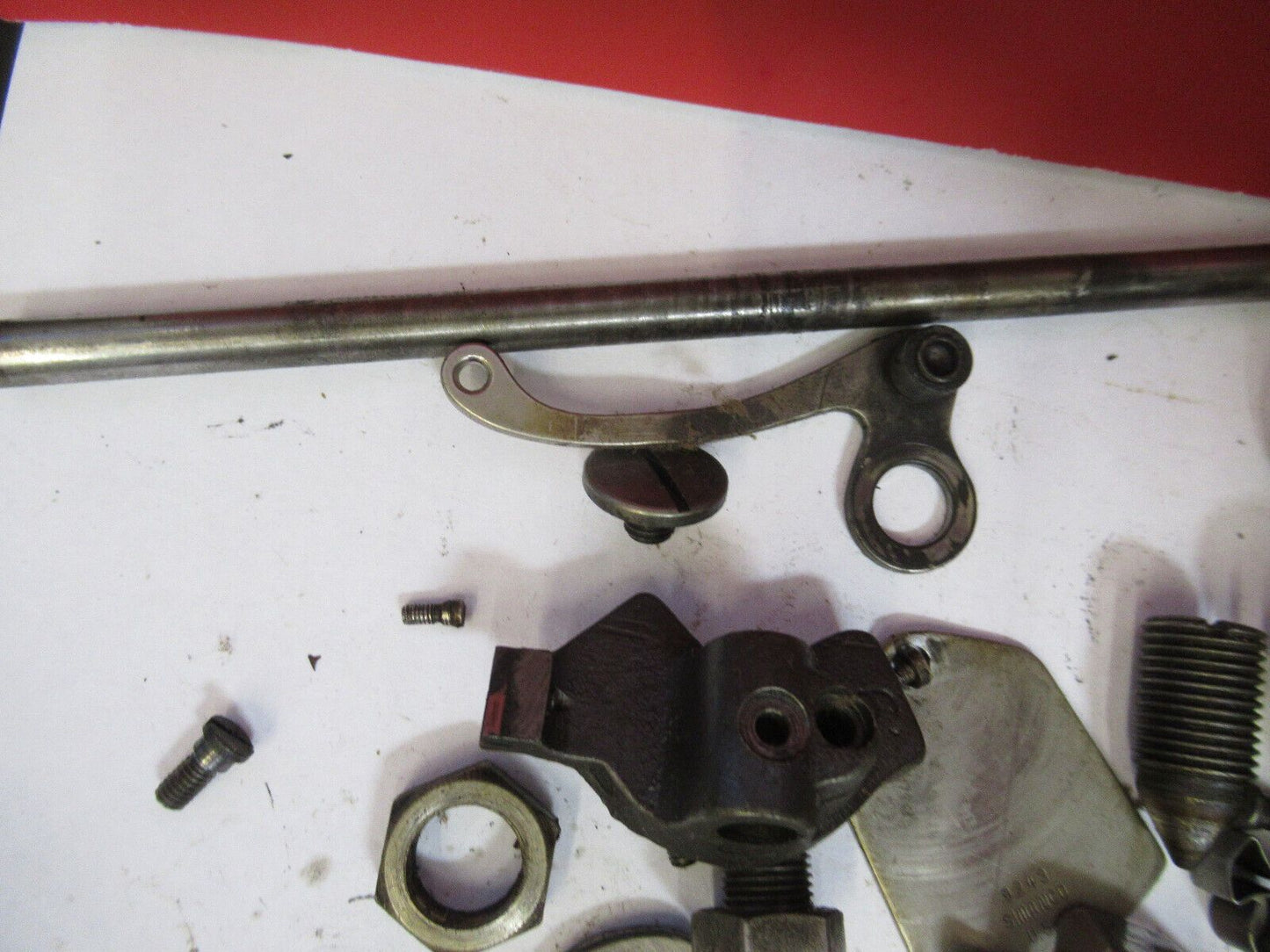 FOR PARTS OLD SINGER SEWING MACHINE ASSORTED INTERNAL PARTS as pictured &H9-B-67