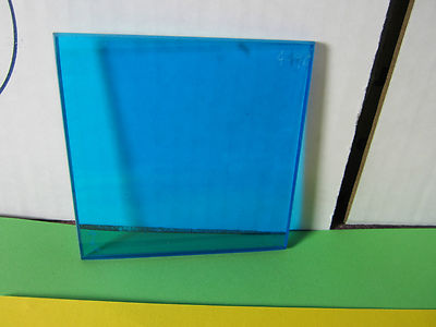 OPTISCHER GROSSES QUADRATISCHES GLAS MIT BLAUEM FILTER LASEROPTIK BIN#28-84