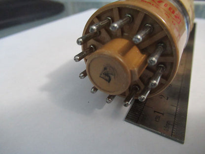 7102 RCA VACUUM TUBE PHOT0MULTIPLIER DETECTOR RARE AS PICTURED &W7-B-23