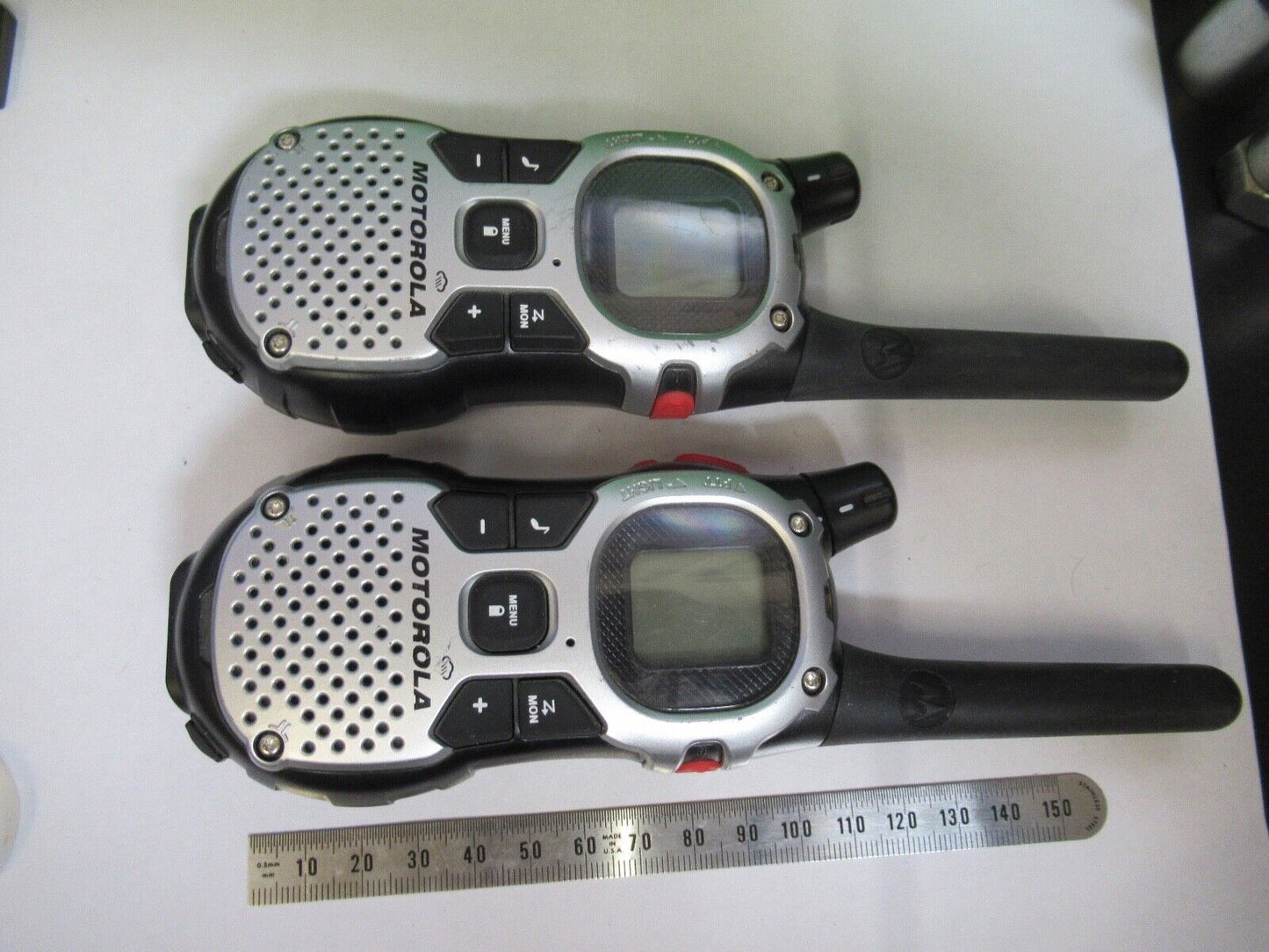 PAIR USED WALKIE TALKIES MOTOROLA WITHOUT CHARGER AS PICTURED 18-FT-50