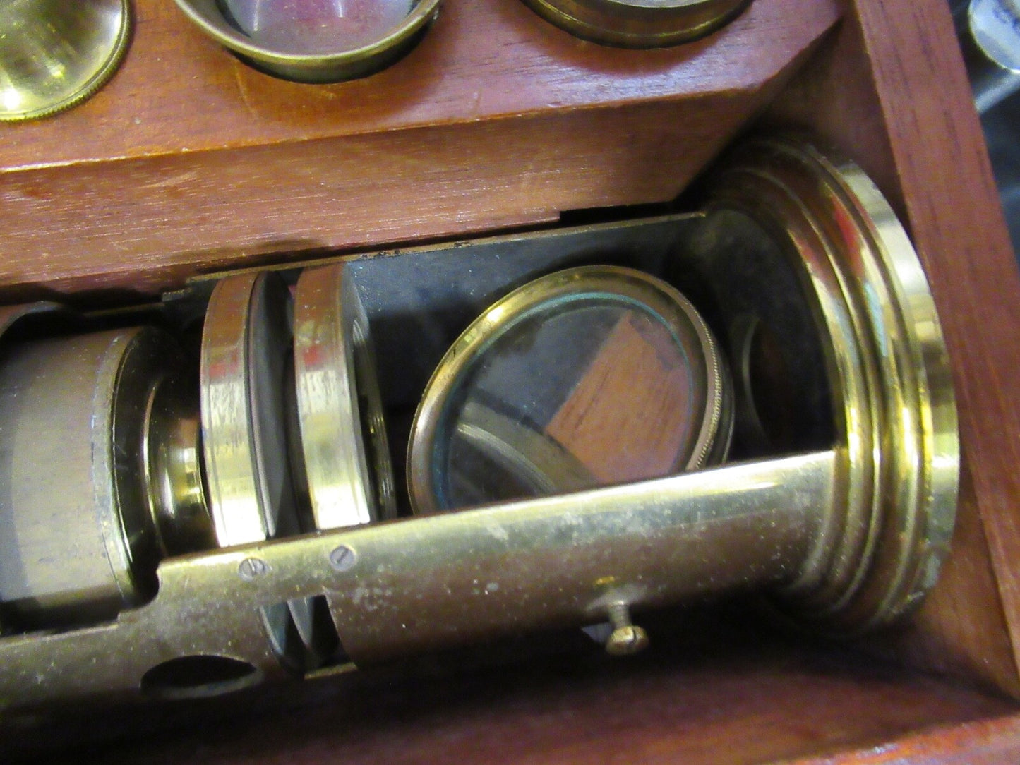 ANTIQUE BRASS RARE 1840s ENGLISH MICROSCOPE with ACCESSORIES NO KEY  7-ft-01