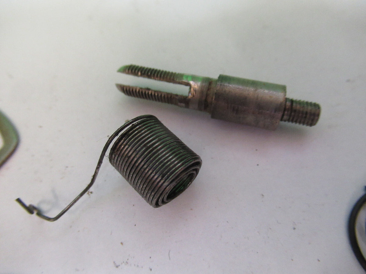 OLD SINGER SEWING ACCESSORY MACHINE  LOT TENSION ATTACHMENT ASSEMBLY &H2-A-26