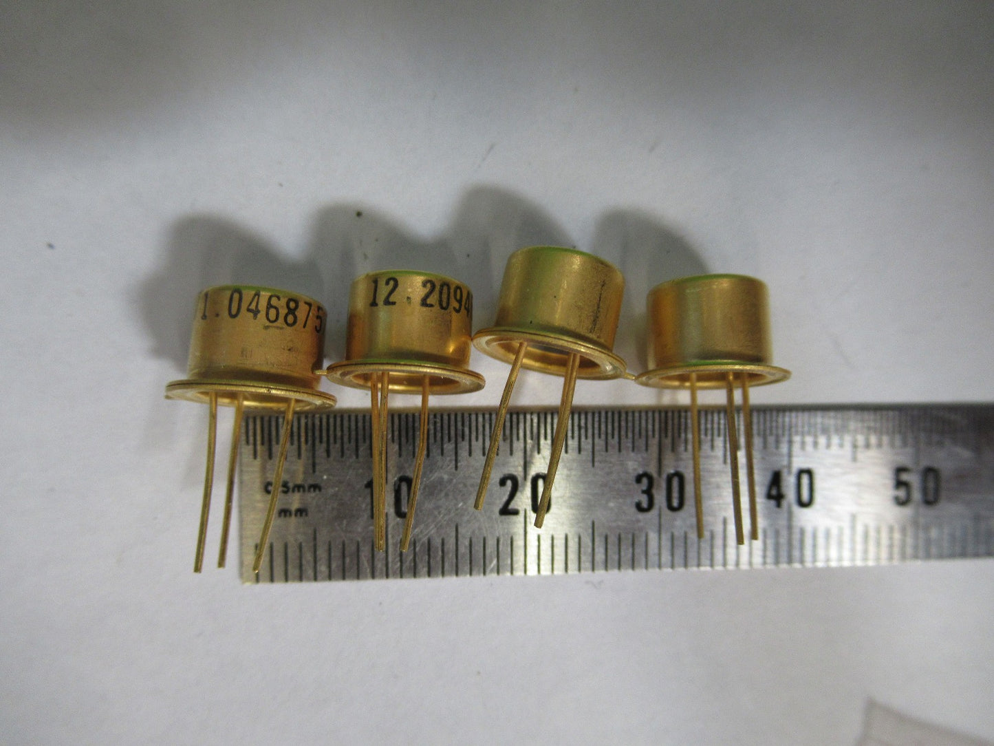 KVG SPACE SWEPT MHz RESONATOR QUARTZ FREQUENCY CONTROL AS PICTURED T5-A-111